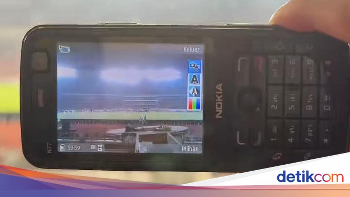 Indonesia Vs Thailand Direkam Nokia Jadul, Netizen: yang Ngegolin Soekarno — gambar dari Detik Inet