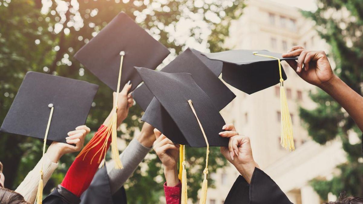Mengenal Certificate of Attendance, Apa Bedanya dengan Ijazah? — gambar dari CNN Edukasi