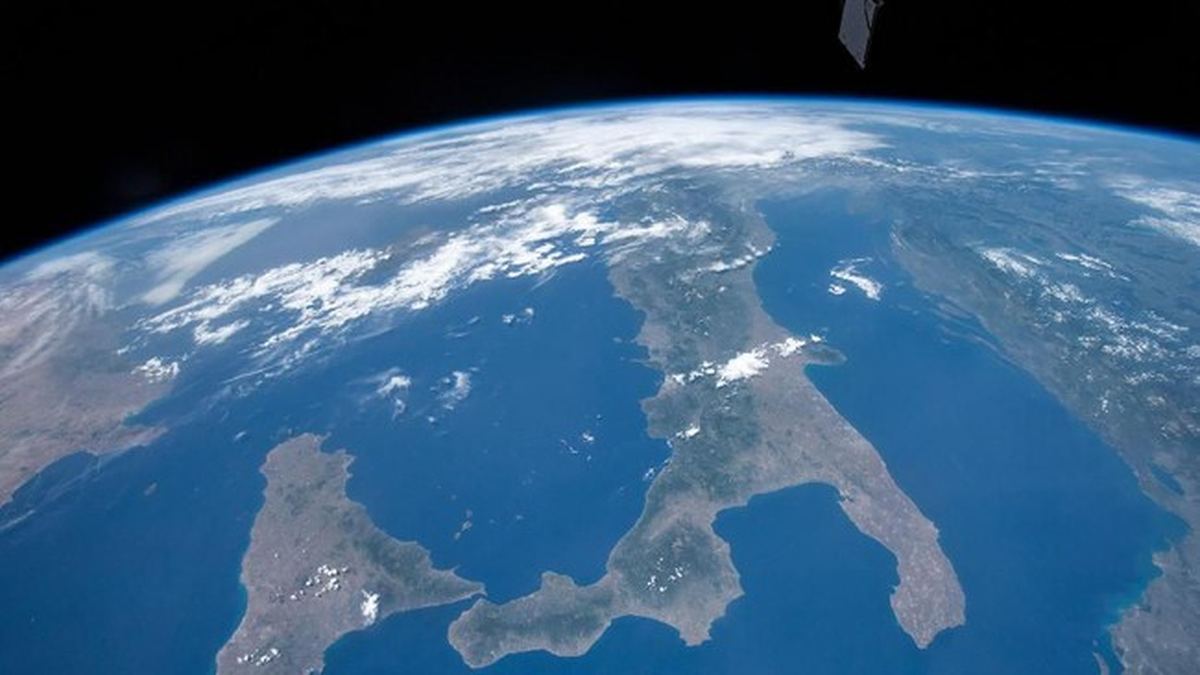Satelit Mata-Mata Amerika Tiba-Tiba Meledak di Atas Langit — gambar dari CNBC Indonesia