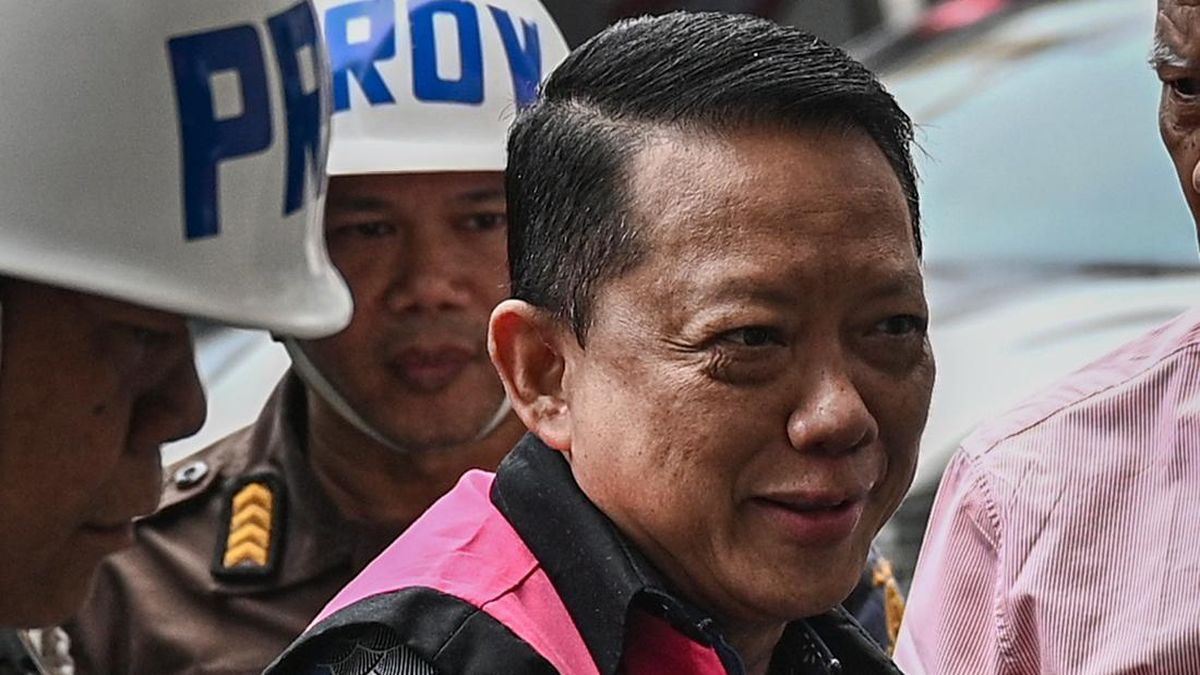 Sidang Perdana Eks Jampidsus Febrie Adriansyah Digelar Hari Ini — gambar dari CNN Nasional