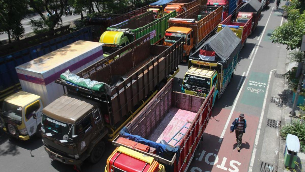 Kemenko Infra Targetkan Tol Bebas Truk ODOL pada 1 Januari 2027 — gambar dari CNN Otomotif