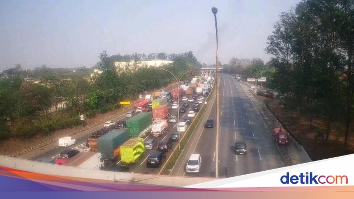 Truk Kontainer Terbakar di Tol Tangerang-Merak, Lalu Lintas Padat — gambar dari Detik