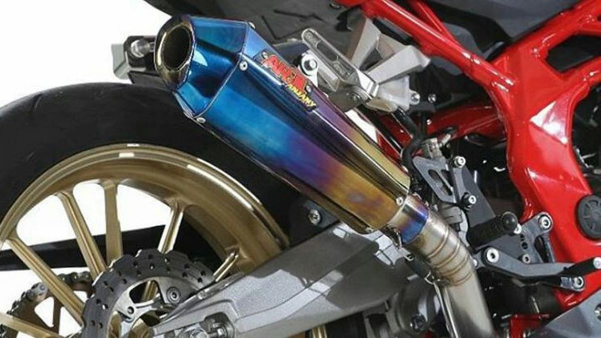 Tanpa ke Bengkel, Ini 5 Cara Mudah Bikin Leher Knalpot Motor Kembali Kinclong — gambar dari Liputan6 Otomotif