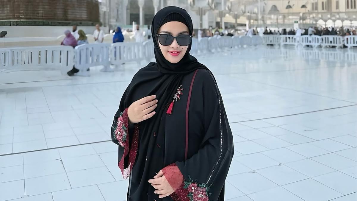 Impian Fitri Carlina Tinggal di Jeddah Terkabul, Sebut Hadiah dari Semua Ujian — gambar dari Liputan6 Showbiz
