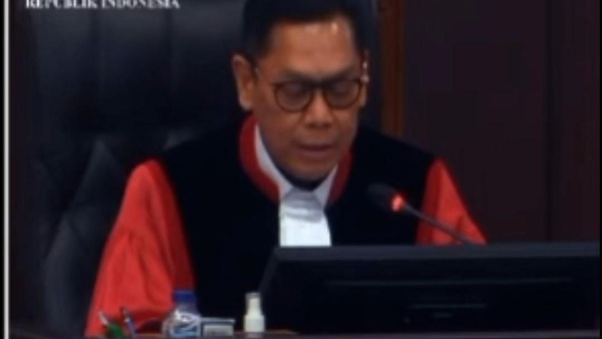 MK Tak Bisa Diskualifikasi Gibran Sebagai Wapres Meski Tak Ada Ijazah — gambar dari CNN Nasional