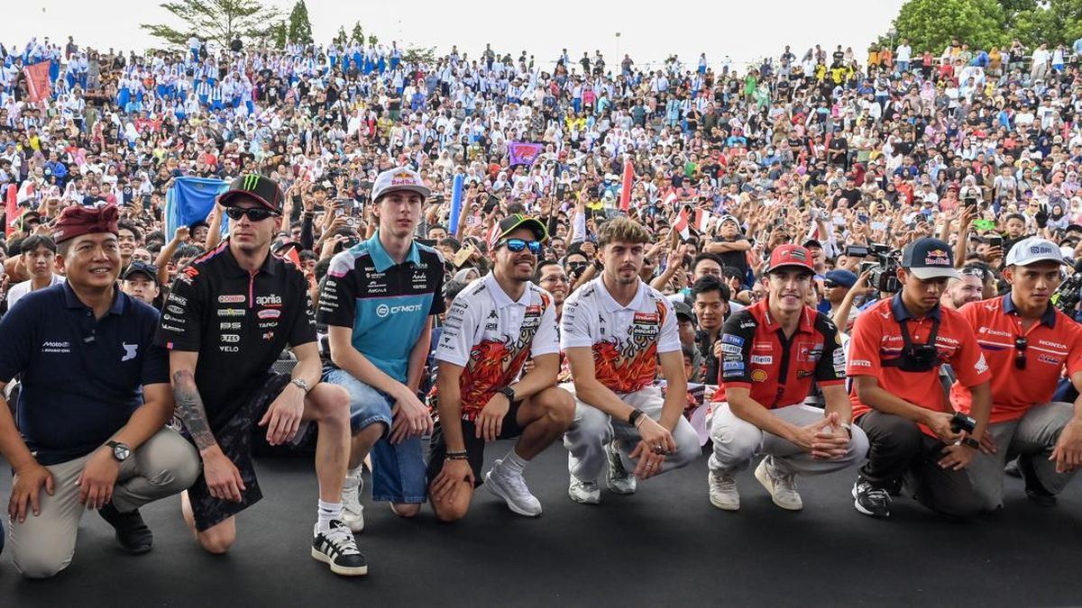 Lautan Manusia Sambut Parade 8 Rider Pertamina MotoGP Mandalika — gambar dari CNN Olahraga