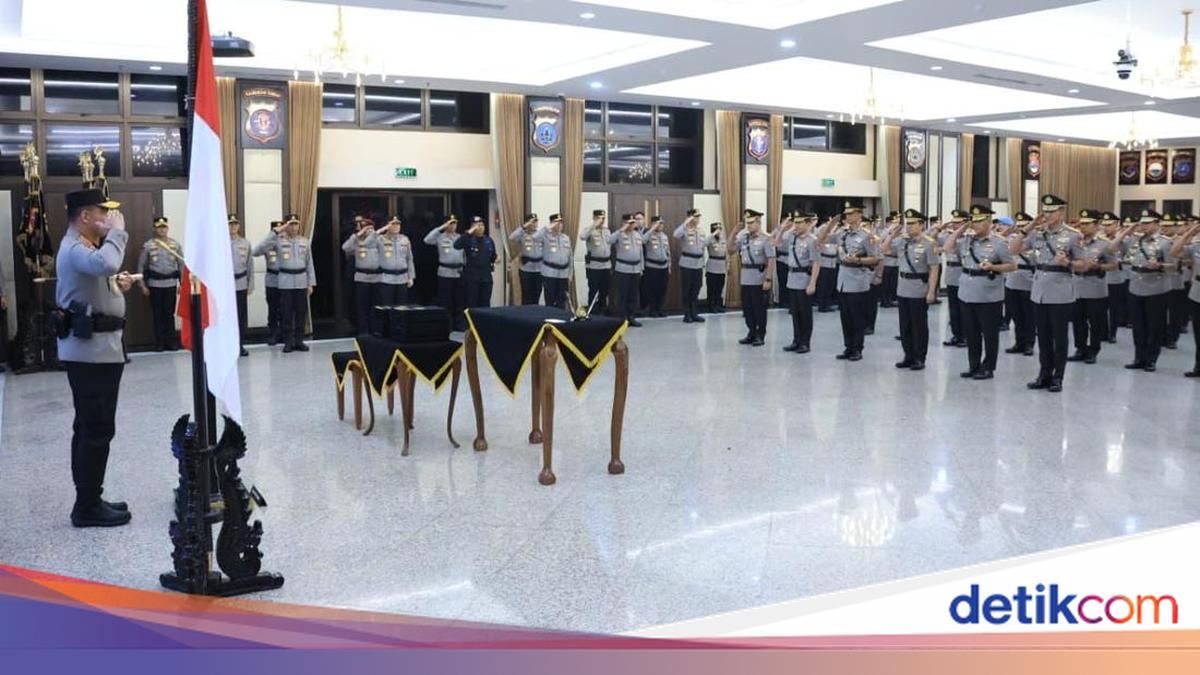 Pesan Kapolri Usai Sertijab dan Lantik 27 PJU: Segera Adaptasi — gambar dari Detik