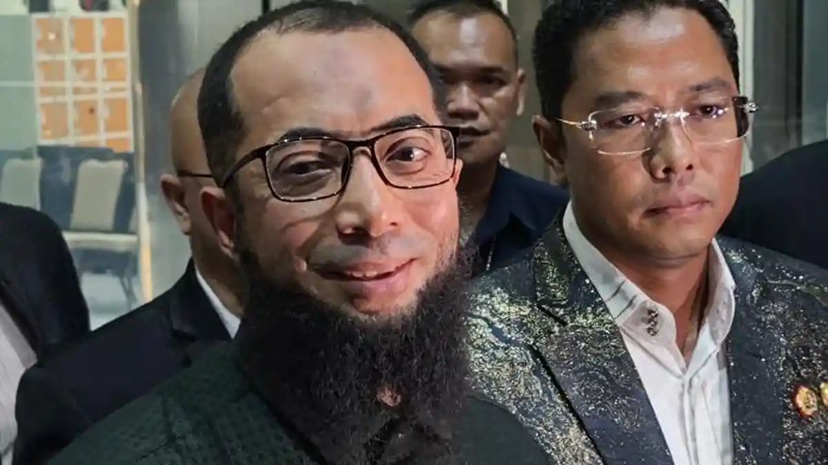 Batal Bersaksi Besok, Ustaz Khalid Basalamah Minta KPK Jadwalkan Ulang Sidang Korupsi Kuota Haji — gambar dari Tribun