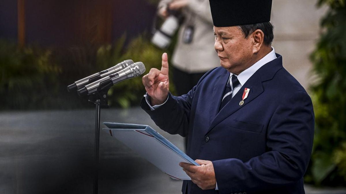 Prabowo Resmi Reshuffle Kabinet: Sugiono Menko PMK, Listyo KSP — gambar dari CNN Nasional