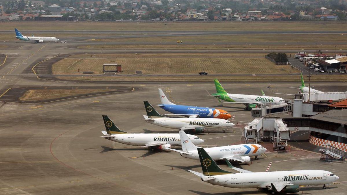 Cerita Detik-detik Bandara Soetta Tutup Imbas Erupsi Anak Krakatau — gambar dari CNN Ekonomi