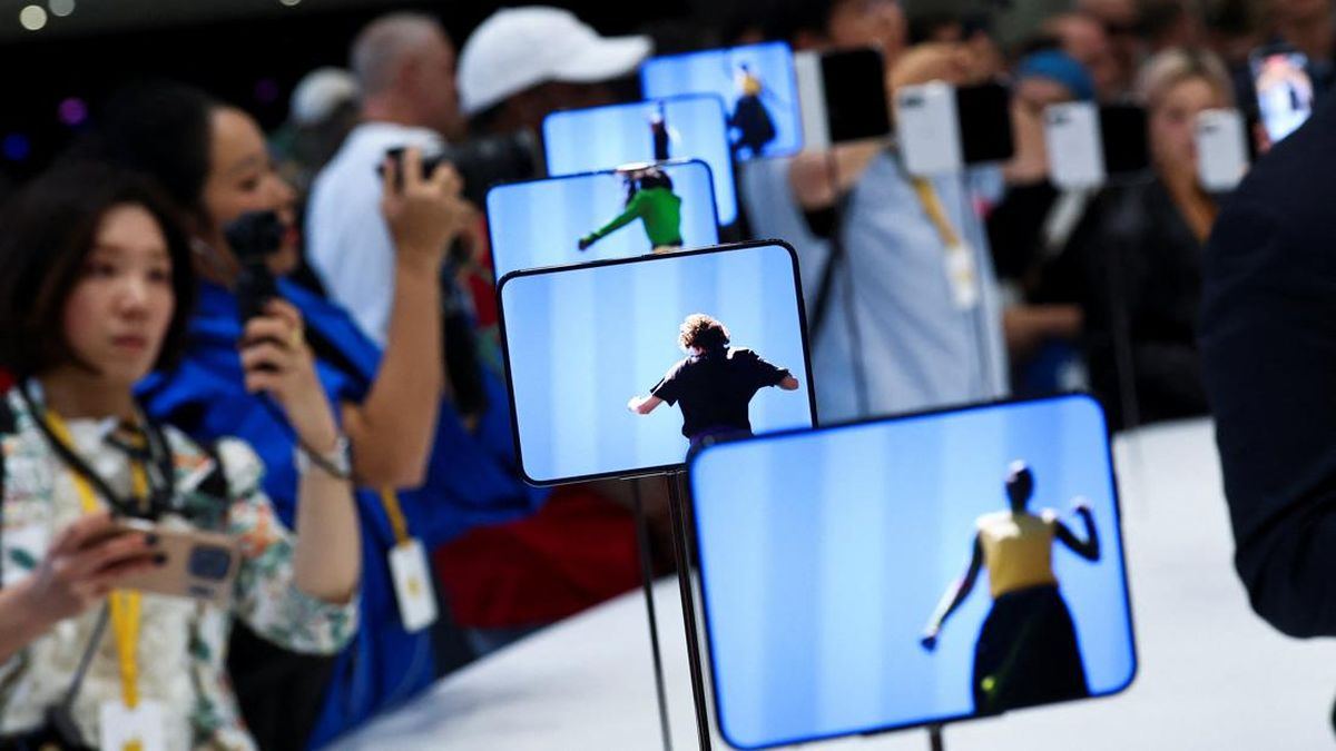 Peta Persaingan Ponsel Lipat Usai iPhone Duo Masuk Arena — gambar dari CNN Teknologi