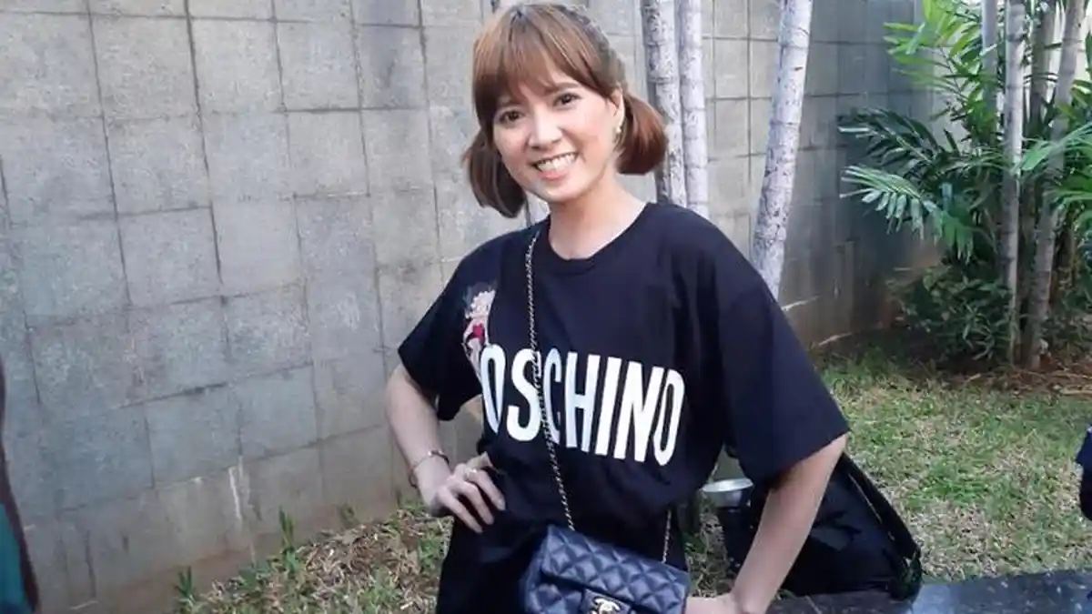 Kecemasan Chika Jessica, Sering Diam-diam Cek Napas Ibunya yang Sakit Ginjal dan Jantung — gambar dari Tribun