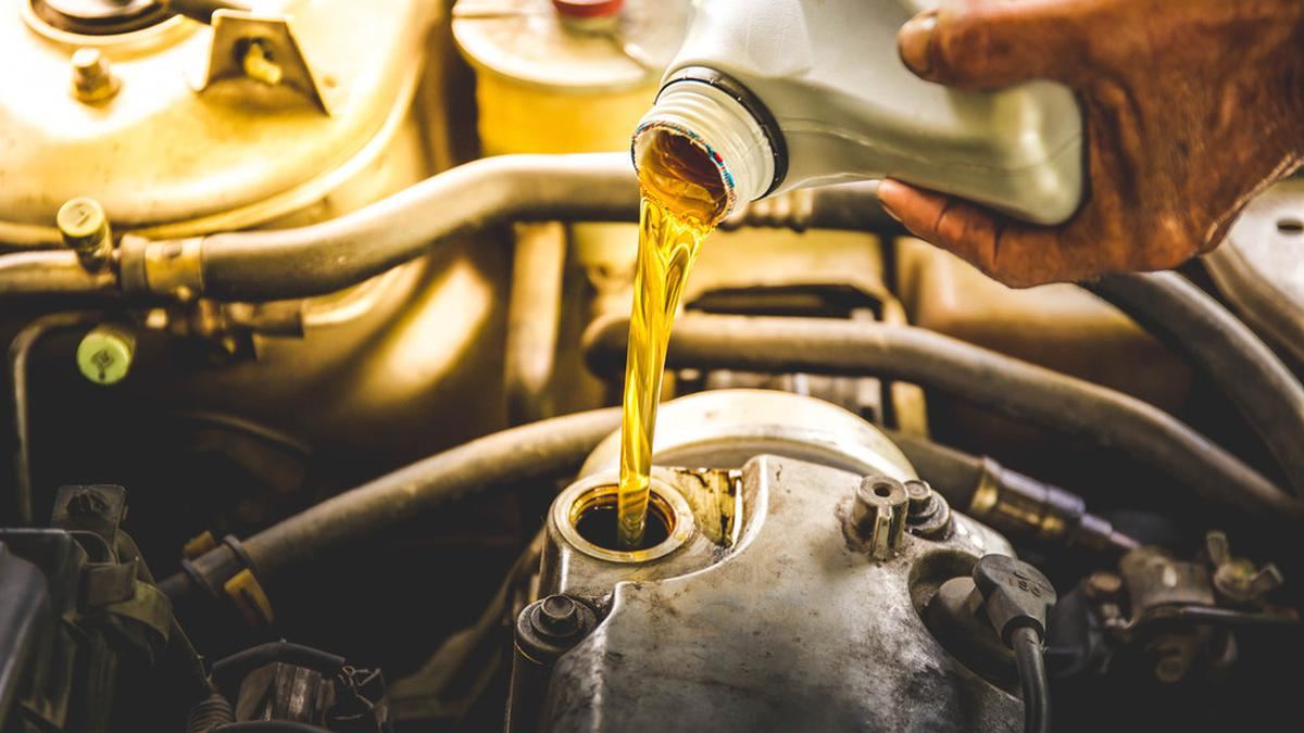 Oli Mesin Berubah Putih Susu, Ini Risiko yang Mengintai Mesin — gambar dari Liputan6 Otomotif