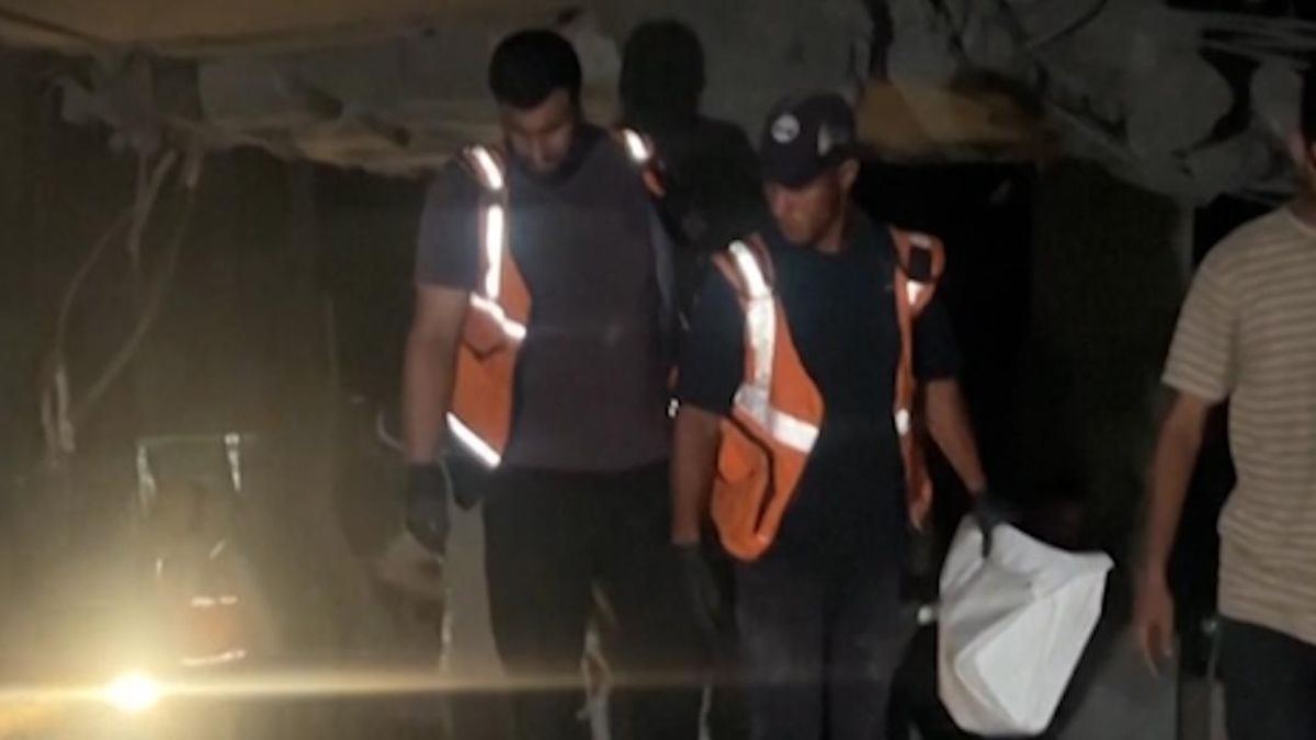 Serangan Udara Israel Hantam Apartemen di Gaza, 5 Orang Tewas — gambar dari CNN Internasional