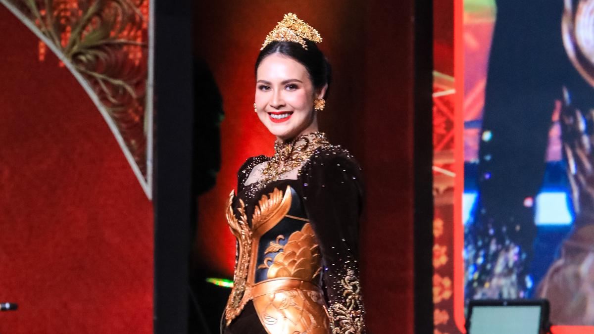 Arumi Bachsin Tampil Cantik Berbatik di Kriyanusa 2026, Terinspirasi Tribhuwana Tunggadewi — gambar dari Liputan6 Showbiz
