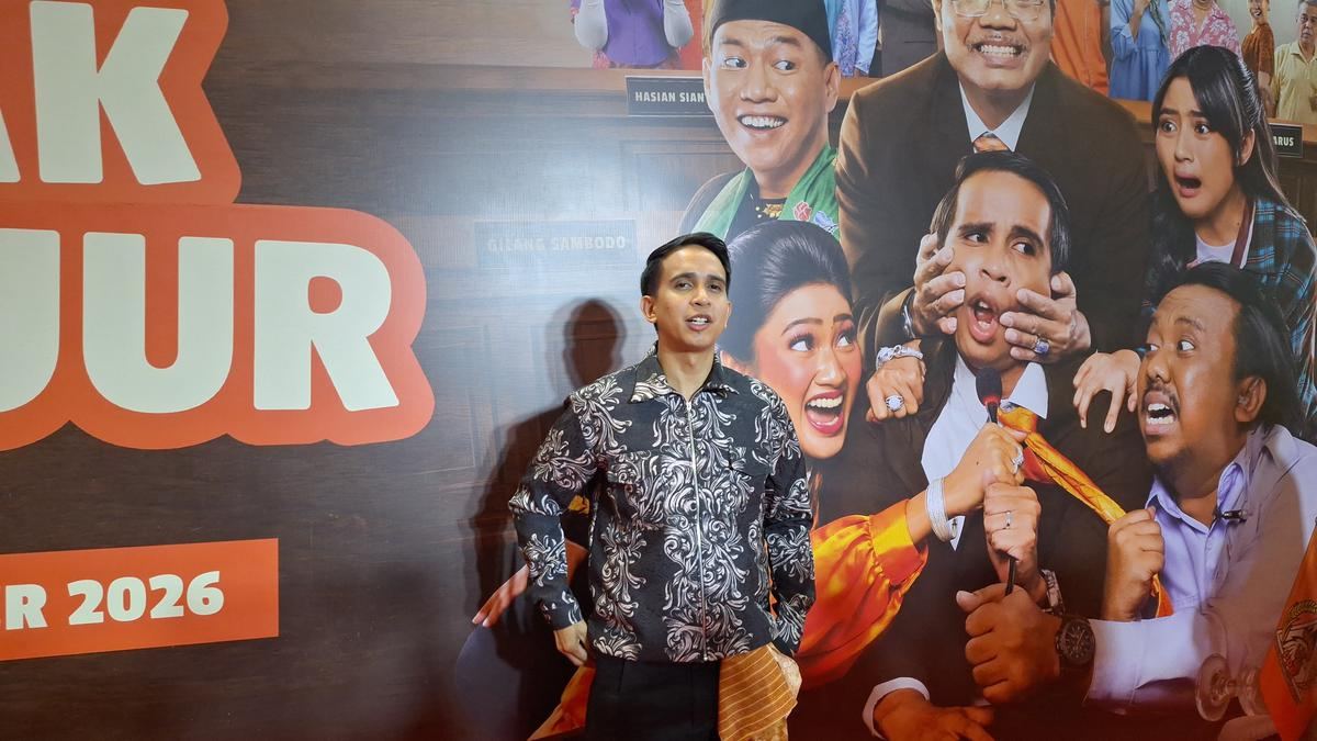 Andovi da Lopez Dapat PR Baca Buku Filsafat dari Fajar Nugros — gambar dari Liputan6 Showbiz