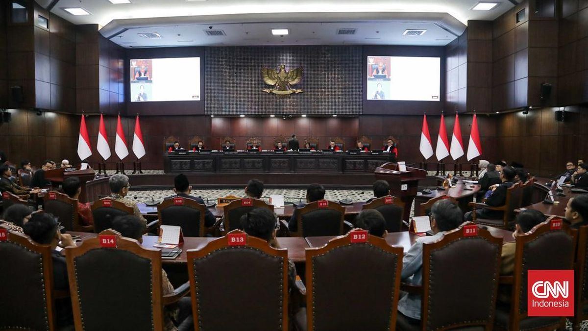 MK Tidak Bisa Diskualifikasi Gibran Meski Tak Ada Bukti Lulus SMA — gambar dari CNN Nasional