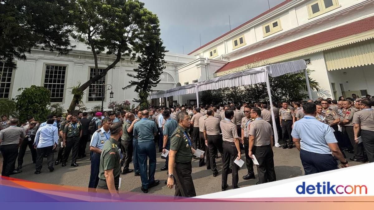 Prabowo Kumpulkan Pimpinan TNI dan Polri di Istana, Bakal Beri Taklimat — gambar dari Detik