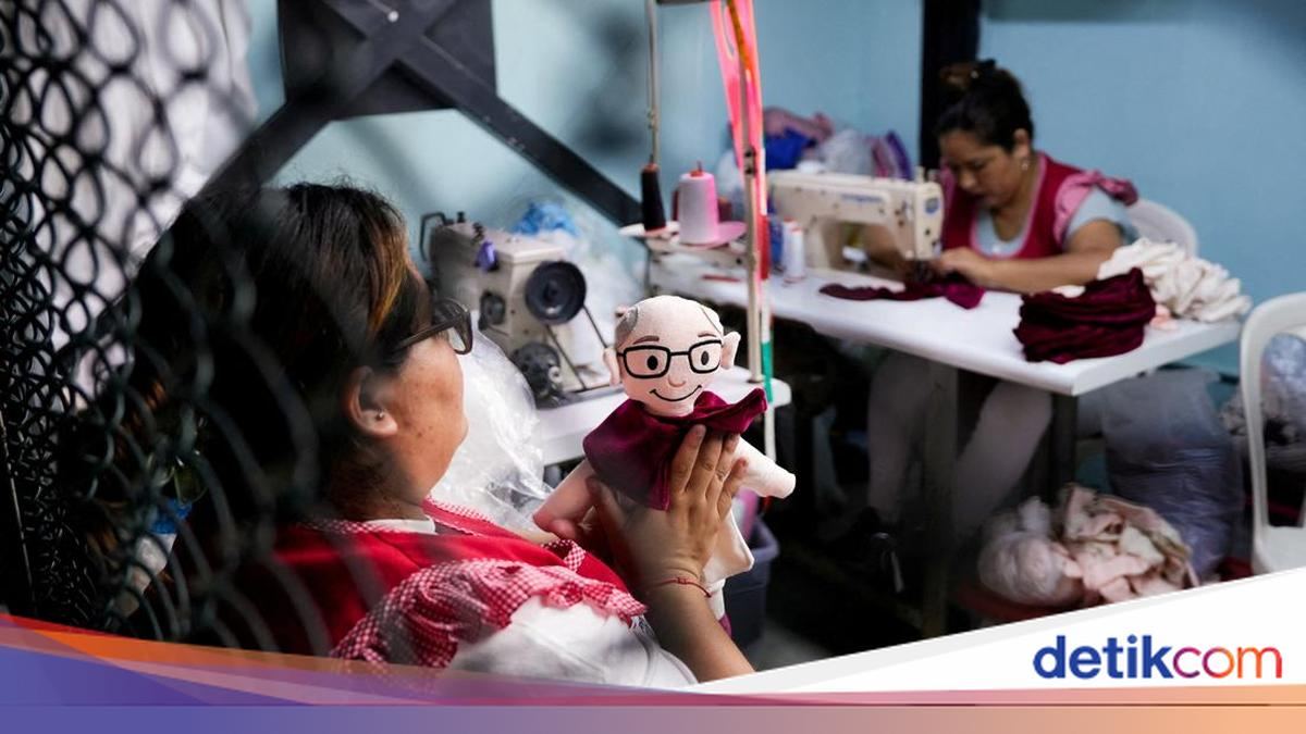 Menyambut Paus Leo XIV, Narapidana Perempuan Peru Produksi Boneka untuk Suvenir — gambar dari Detik