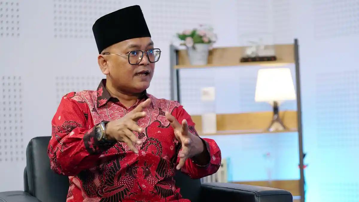 Guntur Romli Soroti Kejanggalan Penganiayaan Koordinator BEM UI: Bukan Kejahatan Jalanan Biasa — gambar dari Tribun