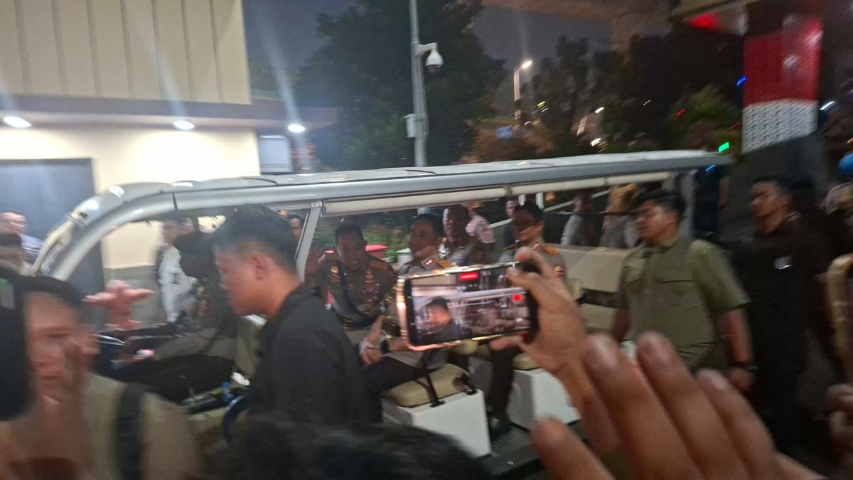 Pesan Singkat Jenderal Listyo Sigit Usai Lepas Jabatan Kapolri — gambar dari Liputan6 News