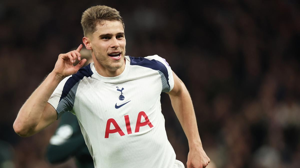 Manchester United Intip Peluang Daratkan Pemain Tottenham Ini di Januari 2027? — gambar dari Liputan6 Bola