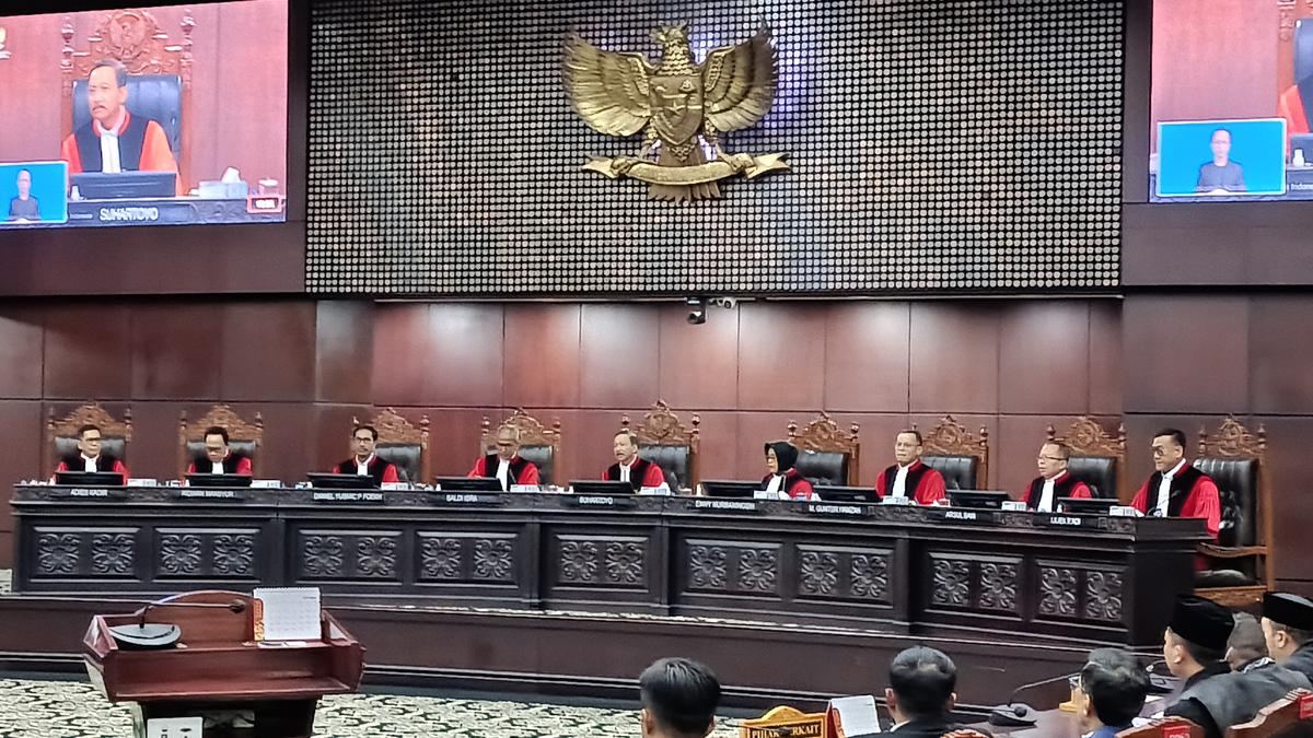 MK Tidak Temukan Bukti Gibran Punya Ijazah Setara SMA — gambar dari Liputan6 News