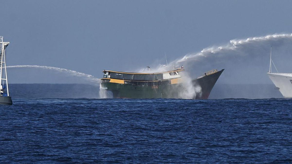 Coast Guard Taiwan Usir Kapal China Pakai Water Cannon — gambar dari CNN Internasional