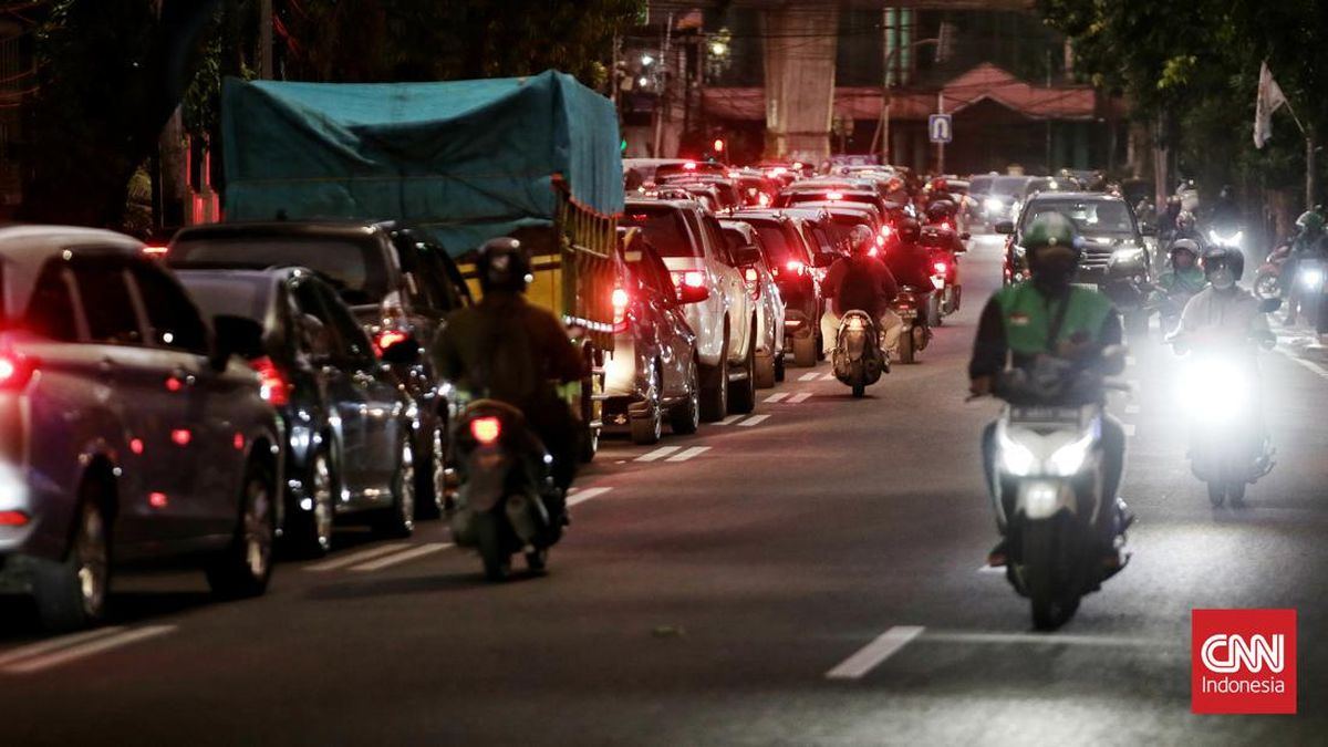 Viral Pemotor Marah-marah Minta Jalan saat Mobil Pejabat Melintas — gambar dari CNN Otomotif
