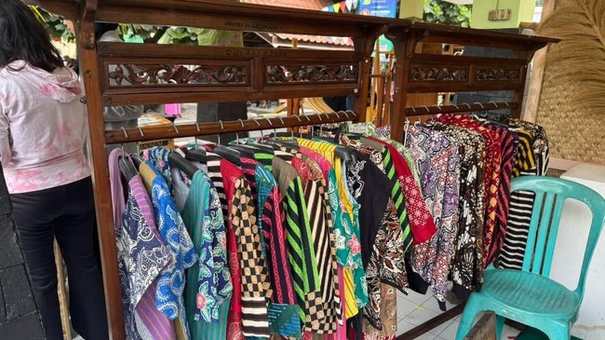 Buka Ruang Berkarya, Pertamina Bina 428 UMKM di Hari Batik Nasional — gambar dari CNBC Indonesia