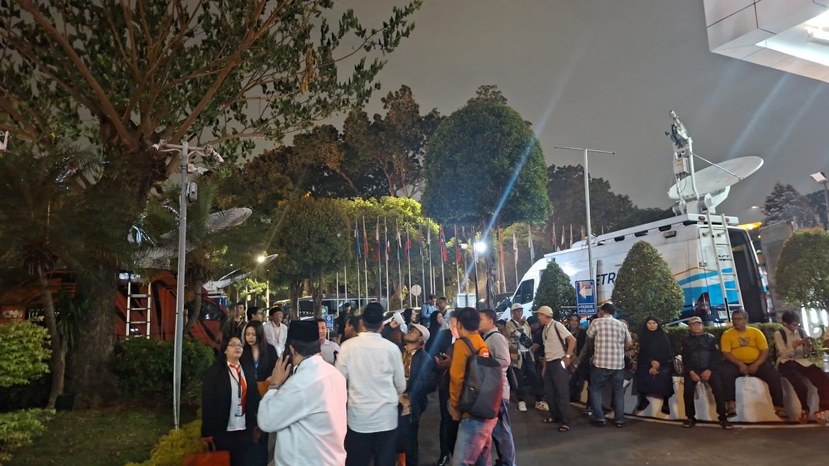Situasi MK Jelang Sidang Putusan Gugatan Syarat Pendidikan Gibran — gambar dari Liputan6 News