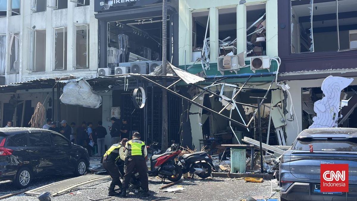 3 Korban Ledakan Ruko Pakuwon City Surabaya Jalani Operasi — gambar dari CNN Nasional