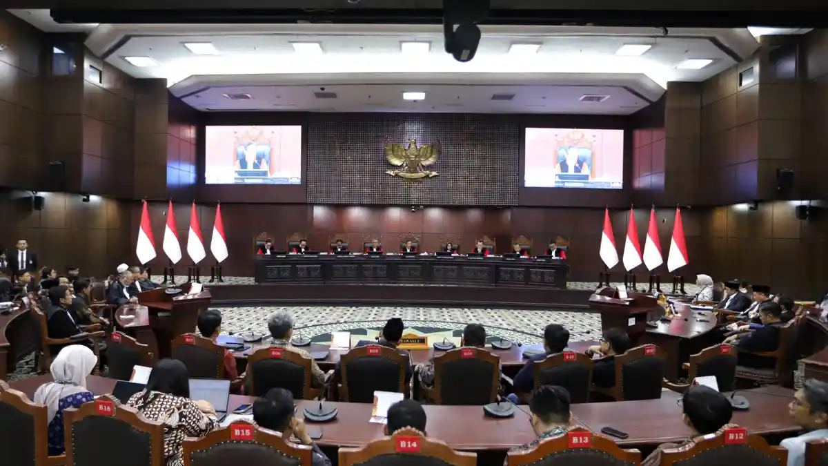 MK Tak Bisa Diskualifikasi Gibran sebagai Wapres, Ini Pertimbangannya — gambar dari Tribun