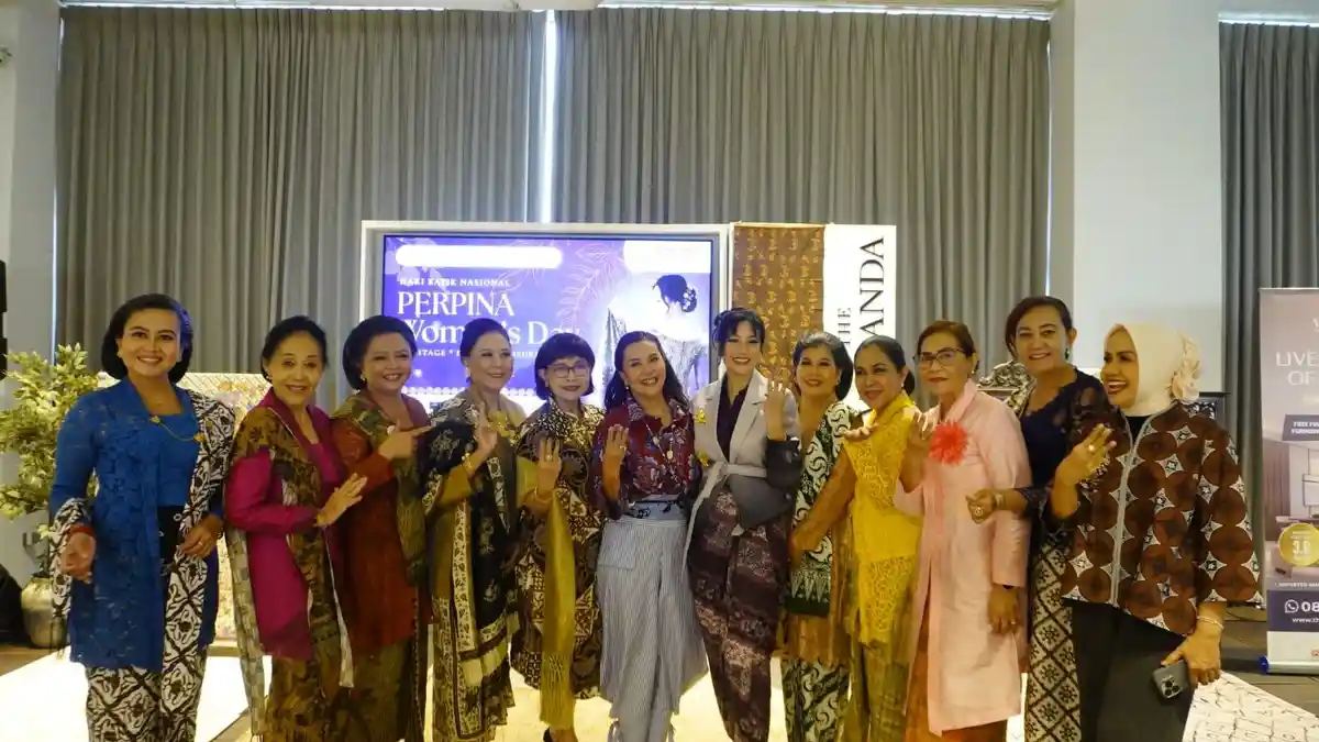 Momen Hari Batik Nasional, Shanti Dewi Lestari: Batik Perlu Terus Diperkenalkan secara Kontemporer — gambar dari Tribun