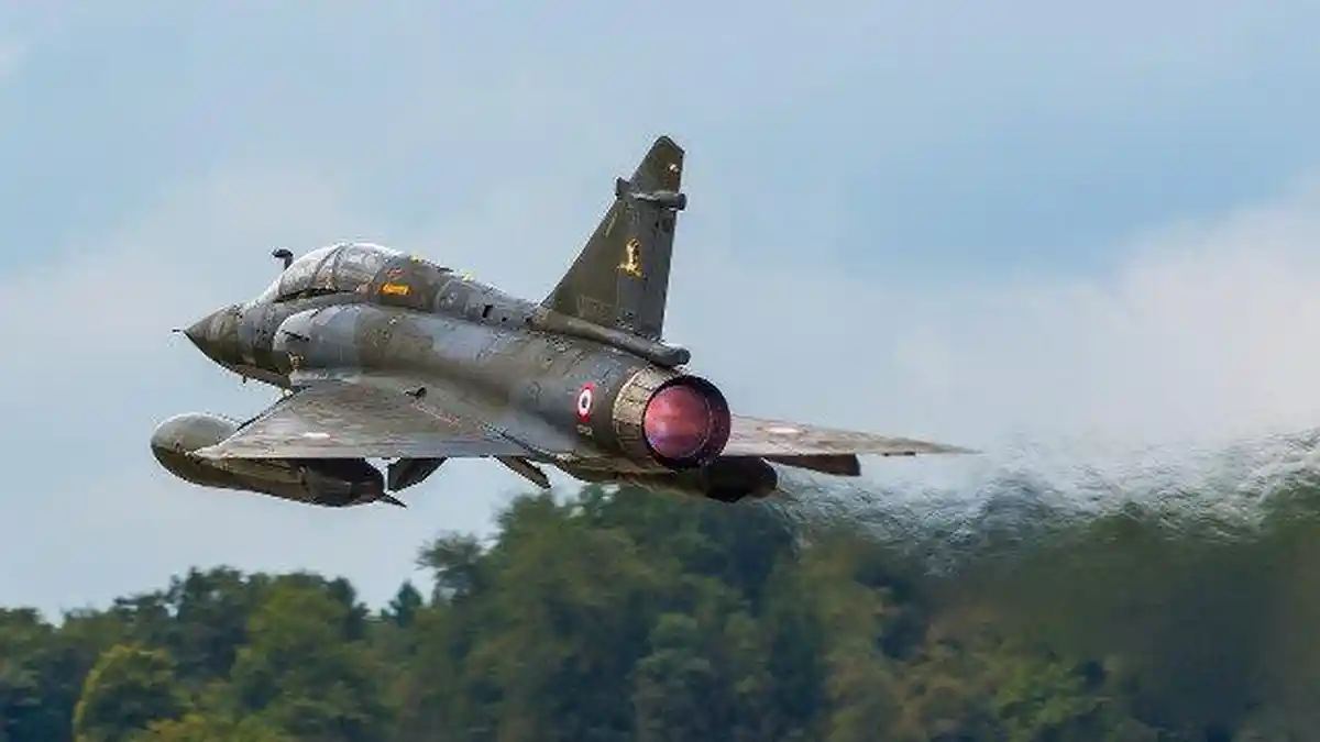 Langka, Mirage 2000 Ukraina Tembak Jatuh Rudal Banderol Rusia dengan Meriam 1.800 Peluru per Menit — gambar dari Tribun