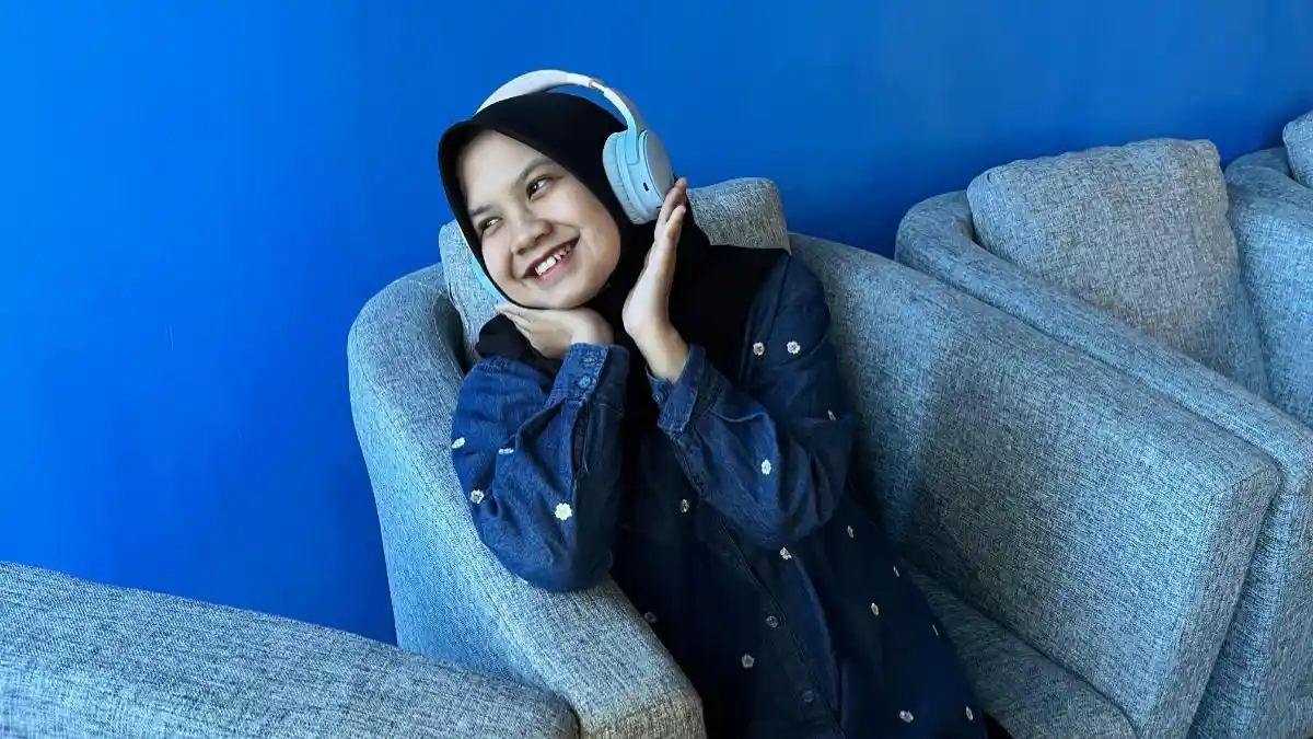 Terjemahan Lirik Lagu Take My Breath Away dari Berlin: My Love, Take My Breath Away — gambar dari Tribun