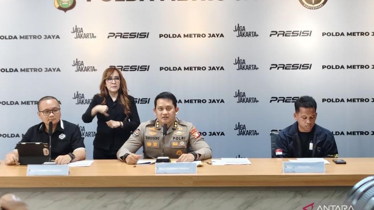 5 Tersangka Fake BTS Ditangkap, Polisi Sita Mobil hingga Uang Rp50 Juta — gambar dari Liputan6 News
