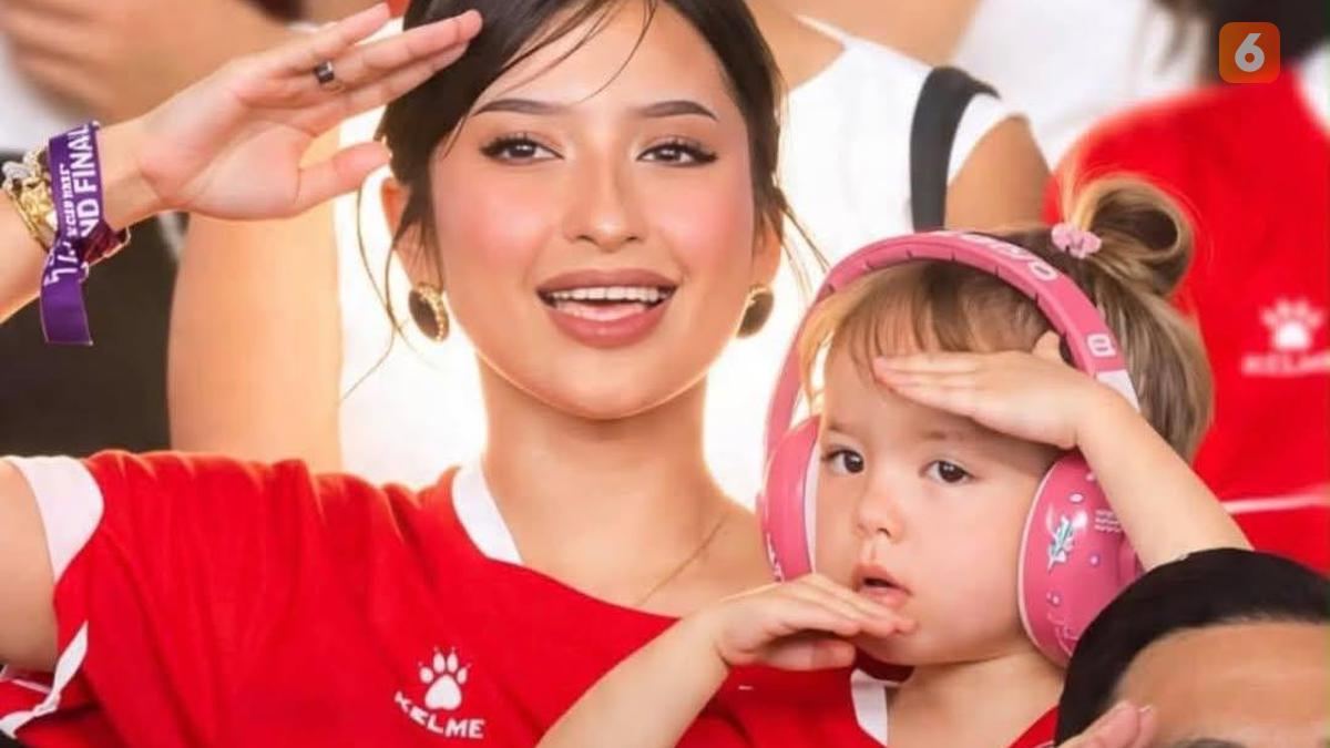 Potret Kamari Nonton Final FIFA ASEAN Cup Pakai Earmuff, Bukan Cuma Aksesori — gambar dari Liputan6 Kesehatan