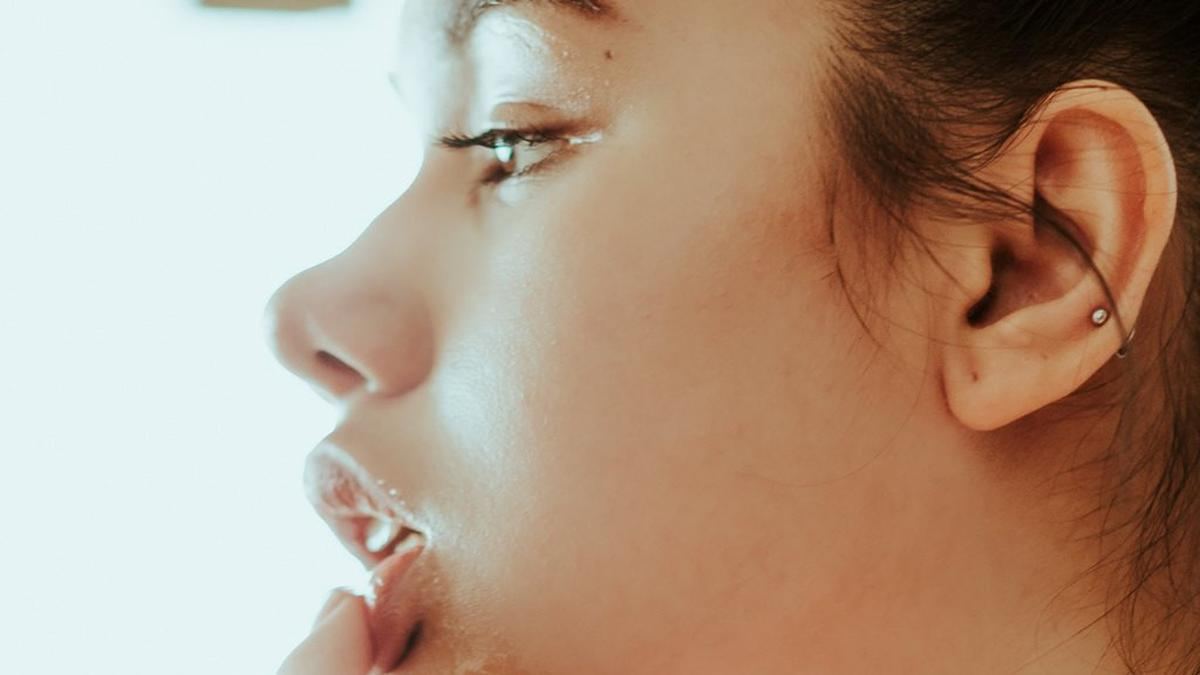 Tak Hanya Kulit, Sinar Matahari Juga Bisa Picu Tanda Penuaan pada Bibir — gambar dari Liputan6 Lifestyle