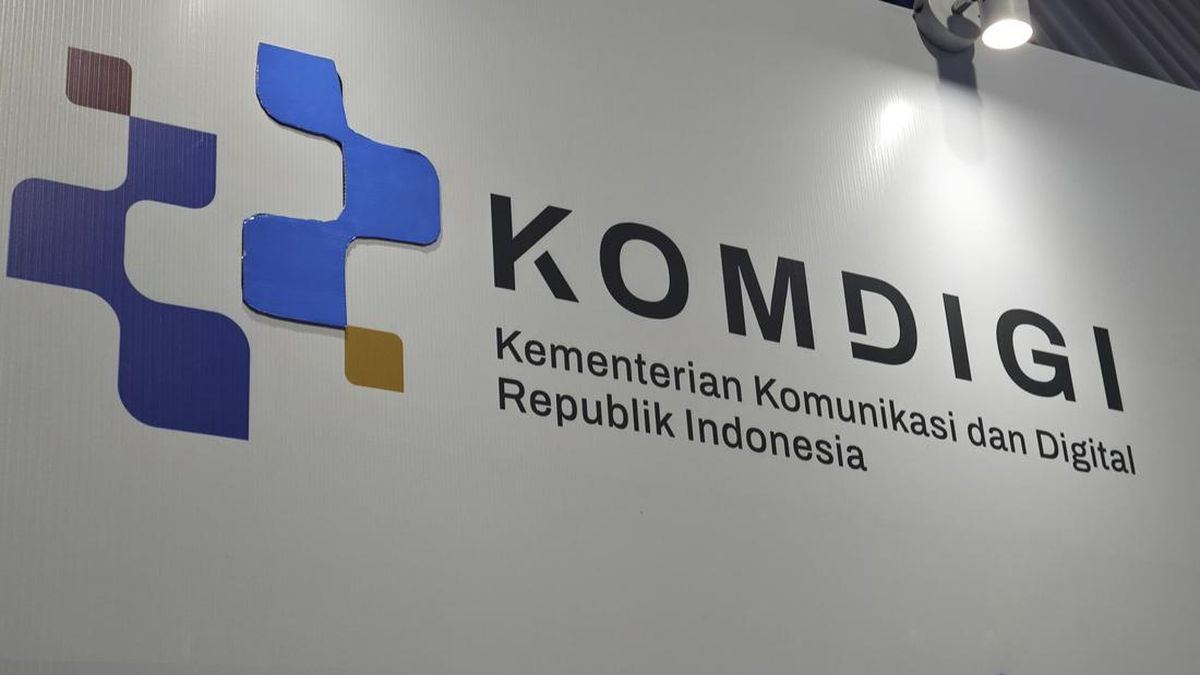 Komdigi: Banyak Paket Belum Ikut Aturan Kuota Internet Tak Hangus — gambar dari CNN Teknologi