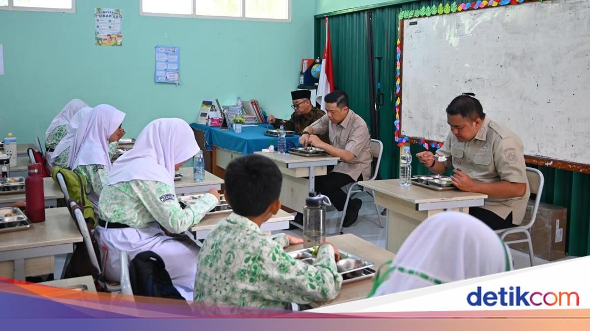 Momen Menko PMK Sugiono Santap MBG Bareng Siswa SDN di Cibinong — gambar dari Detik