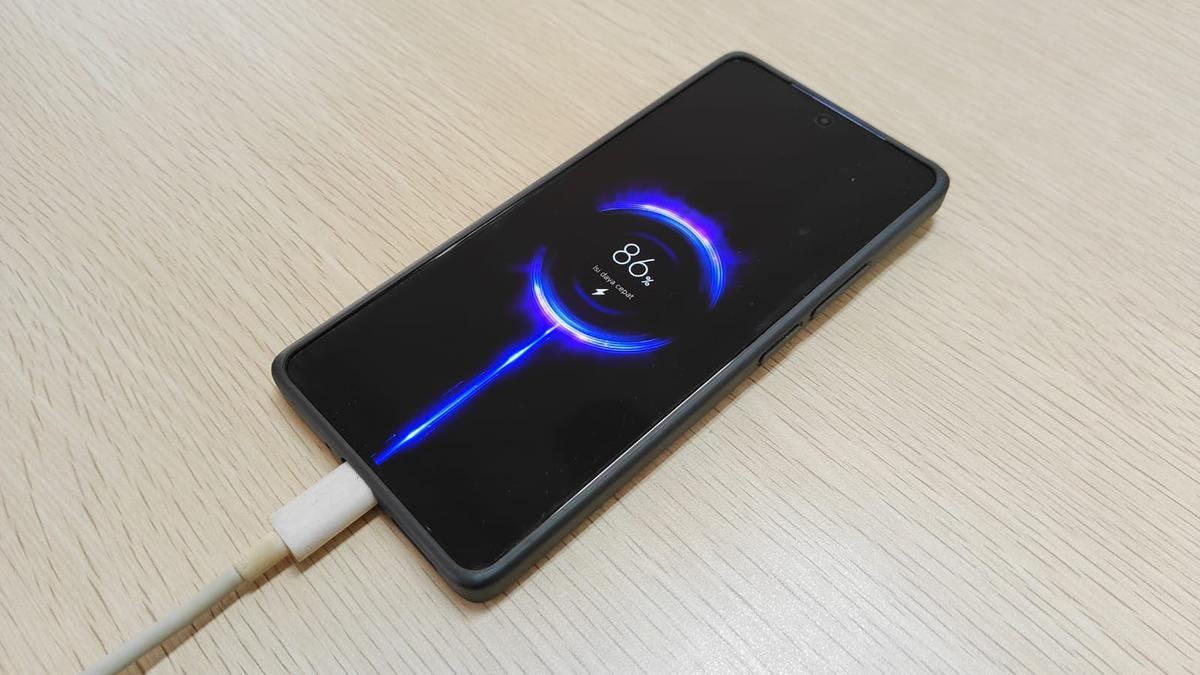 Benarkah HP Android Murah Bikin Baterai Lama Mengisi? Ini Faktanya — gambar dari Liputan6 Tekno