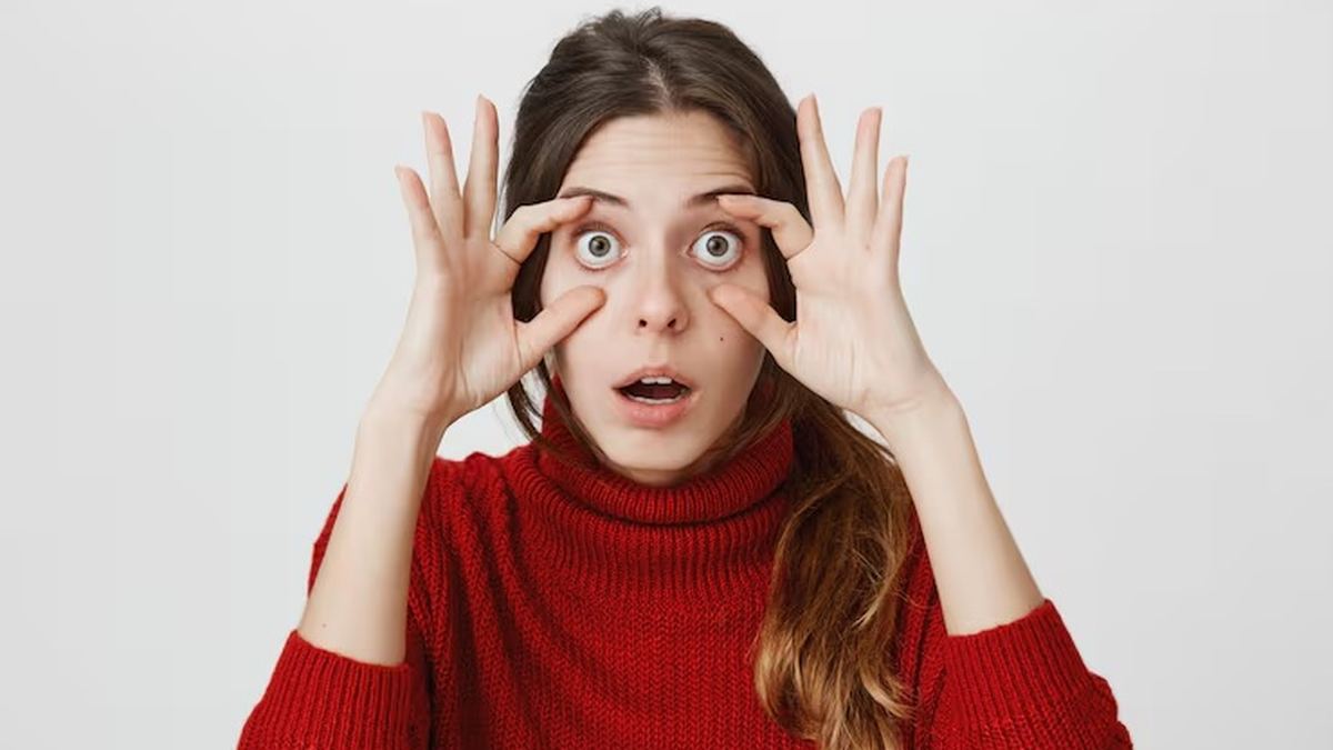 Mengapa Ada Orang yang Tidur dengan Mata Terbuka? Ini Penjelasannya — gambar dari Okezone